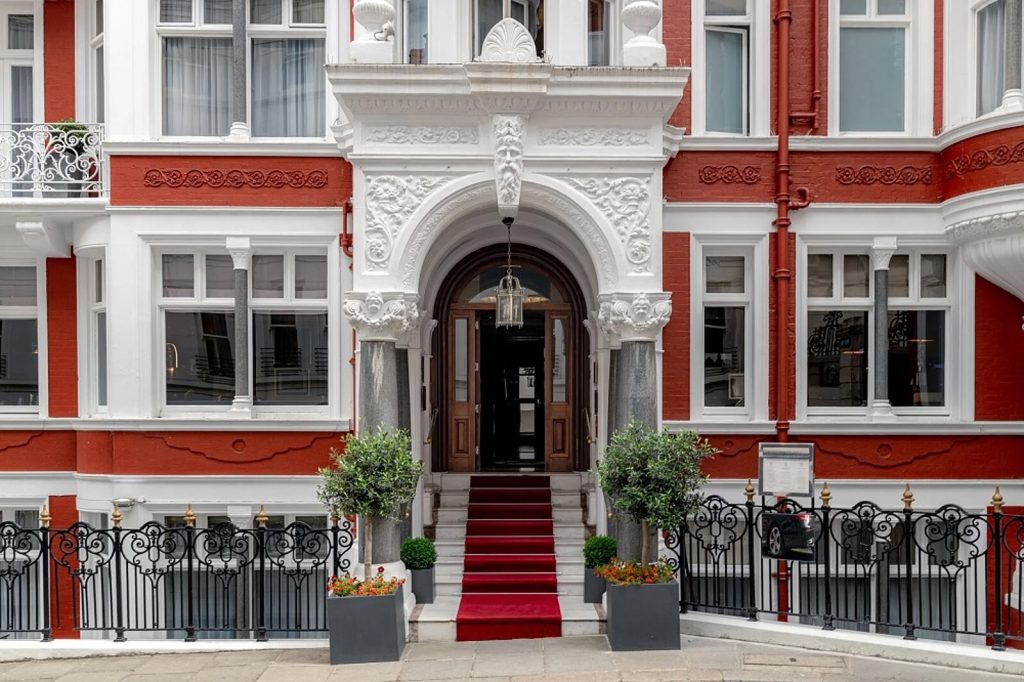 St. James’s Hotel & Club is a boutique luxury hotel in London, quietly positioned between Green Park and St. James’s Palace, in one of the city’s most enduring neighborhoods